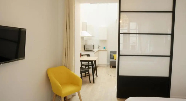 T2 avec verrière situé en hyper centre avec wifi, Netflix, linge, draps, savons et serviettes fournis, Book Lejlighed Lejligheder i Charente, Lejlighed