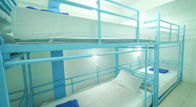 Кровать в общем номере Bodega Koh Phi Phi
