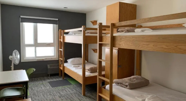 Кровать в общем номере HI Calgary City Centre - Hostel