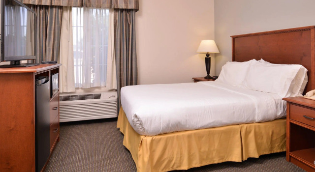 Двухместный номер Standard Holiday Inn Express Hotel & Suites Sioux Falls At Empire Mall by IHG
