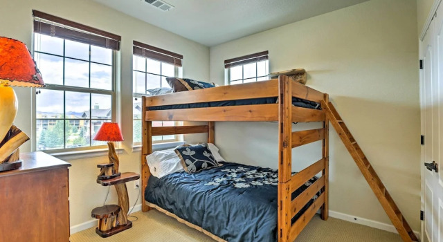 18 Mi to Winter Park: Granby Condo w/ Covered Deck, Забронировать Апартаменты/квартира Грэнби Rocky Mountain National Park, рядом с Гольф-клуб Grand Elk