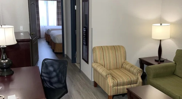 Четырёхместный люкс Country Inn & Suites by Radisson, Jacksonville West, FL