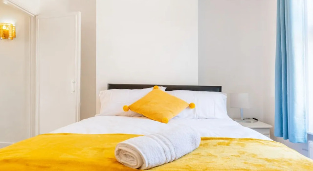 Stylish 3-bed House With Free Parking & Wifi, Rezervați Casă de vacanță Chatham Kent, aproape de Historic Chatham Dockyard