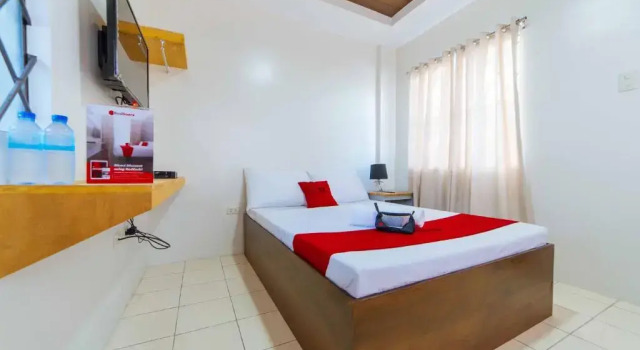 Номер Standard RedDoorz Plus @ Casa Lucia Sindalan San Fernando City Pampanga