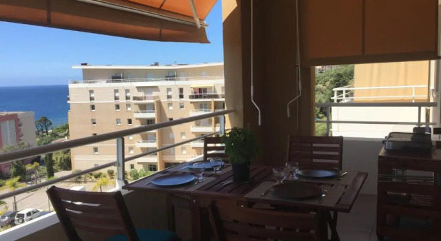 Апартаменты Appartement T3 classé 3 étoiles vue mer avec terrasse ,plage 2 minutes à pied