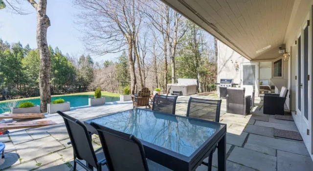 Коттедж с 4 комнатами с балконом Catskill Getaway on 6 Acres With Swimming Pond!