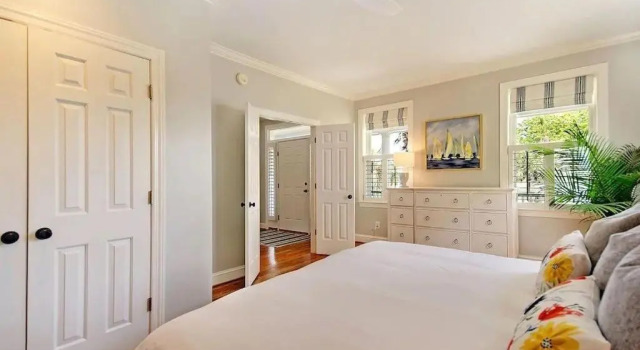 Luxury Modern Home- Steps 2 Beach, Private Pool/Bar, Sleeps 16, 7 BD-5.5 BR- 'The Lucky Penny'