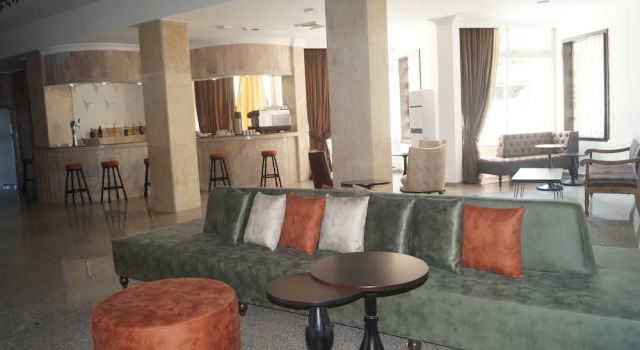 Celebrity Hotel, Rezervați Hotel Lapta 