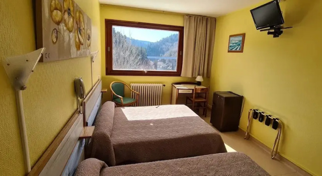 Четырёхместный номер Standard Garabit Hotel