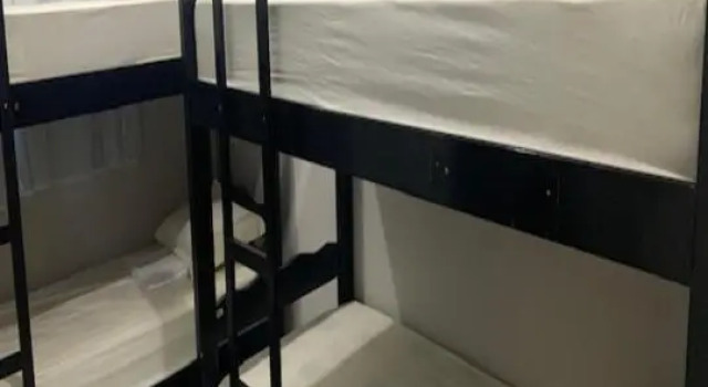 Кровать в общем номере (мужской номер) Hostel W S