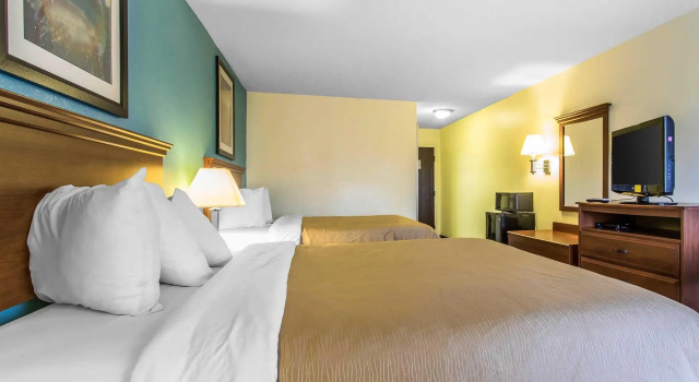 Четырёхместный люкс Quality Inn & Suites Memphis East