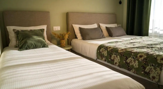 Трёхместный номер Standard The Originals Boutique, Hôtel Spa Le Triton, Roscoff