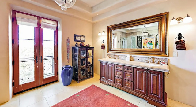 Custom-designed European-style Home 2 Bedrooms 1 Bathroom Home, Varaa Lomakoti Santa Fe New Mexico