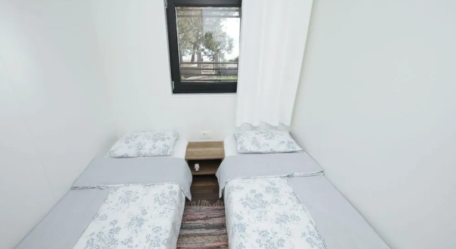 Mobile Home Safir, Забронировать Дом для отпуска Отели Биоград-на-Мору с парковкой, рядом с Частный Пляж «Кемп Сенди», Парковка
