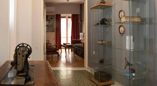Vintage Apartment next to Acropolis Museum