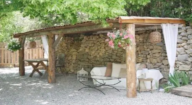 La Maison de Marguerite, Забронировать Отель Монбрен-ле-Бен Drôme Provençale, рядом с Valvital - Montbrun-les-Bains Thermal Baths