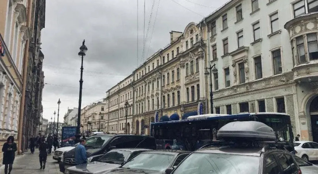 Алекса на Большой Морской, Забронировать Отель Отели Санкт-Петербурга с парковкой, рядом с Стрелка Васильевского острова, Парковка