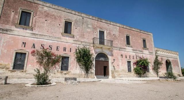 B&B Masseria Mazzetta - La Corte del Falconiere, Забронировать Отель «постель и завтрак» Отели Сан-Панкрацио-Салентино с парковкой, Парковка