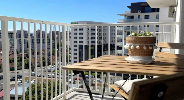 The Palm Apartment - free parking central studio, Varaa Huoneisto Oradea 