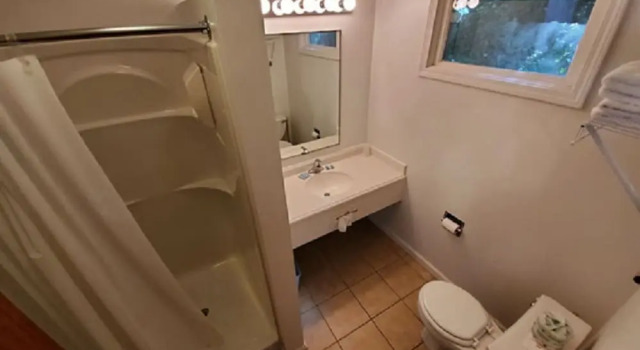Четырёхместный номер Standard Lake View Motel
