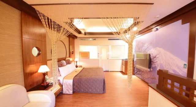 Summer House Motel