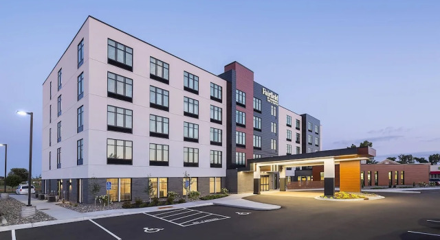 Fairfield Inn & Suites by Marriott Minneapolis North/Blaine, Varaa Hotelli Hotellit Minnesota pysäköinnillä, Pysäköinti