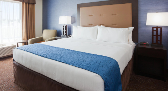 Holiday Inn Express & Suites Fort Dodge, an IHG Hotel, Prenota Hotel Hotel a Iowa con piscina, Piscina