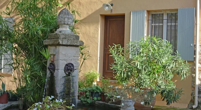 Air Conditioned Apartment in Residence With Heated Swimming Pool Near the Beaches