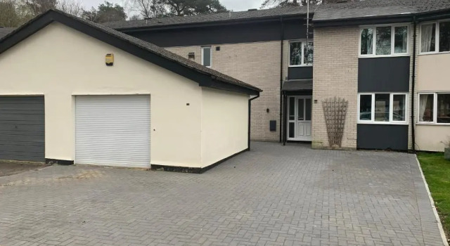 5 Bed Camberley Airport Accommodation, Забронировать Отель Отели Суррей с парковкой, Парковка