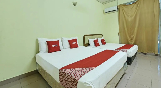 Люкс OYO 90736 Lh Resak Motel