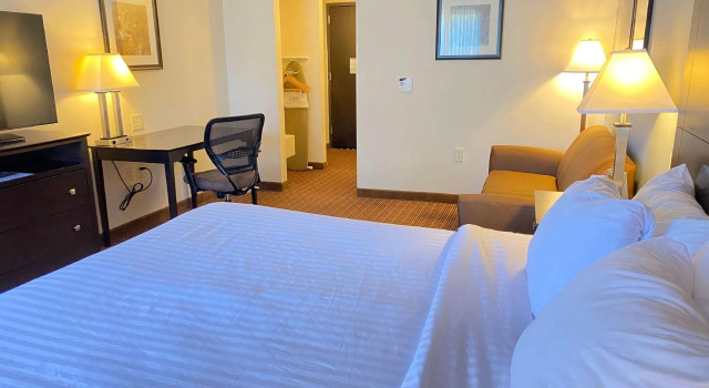 Двухместный номер Standard Holiday Inn Express & Suites Raleigh West - Lenovo Center by IHG
