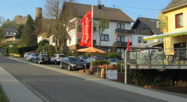 Номер Economy Hotel zur Burg Nürburg Large car park