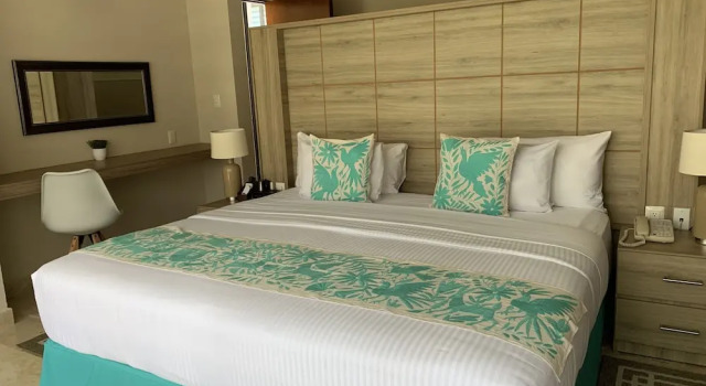 Люкс с балконом Xaha Villas Suites & Golf Resort