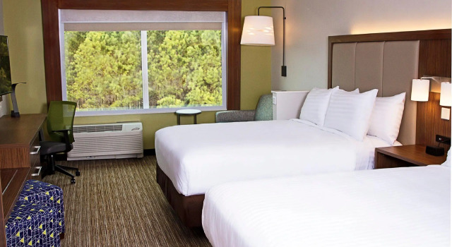 Четырёхместный номер Standard Holiday Inn Express & Suites Greenwood Mall by IHG