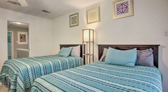 Апартаменты с 2 комнатами с балконом Pet-friendly Bryan Escape ~ 2 Mi to Texas A & M
