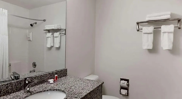 Четырёхместный люкс Super 8 By Wyndham Gresham Portland Area OR