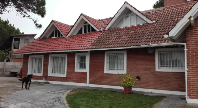 Dunas Chalet y Apartamento - No alquilamos a grupos de jóvenes, Забронировать Шале Коттеджи провинции Буэнос-Айреса, Коттедж