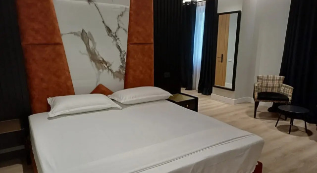 Oxygen Boutique Hotel, Забронировать Бутик-отель Отели области Тираны с парковкой, Парковка