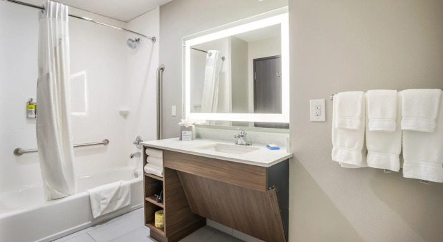 Двухместный номер Standard Holiday Inn Express & Suites Tulsa East - Catoosa by IHG