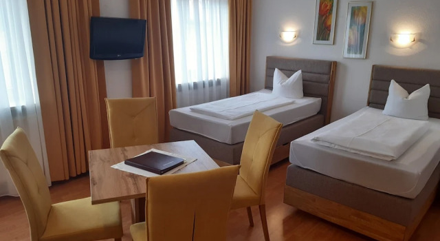 Четырёхместный номер Standard с балконом Hotel Garni Klausnerhof