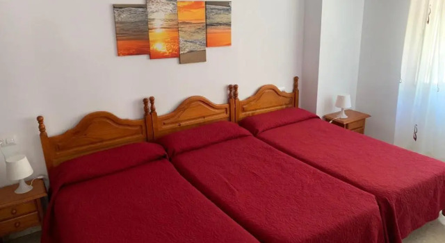 Трёхместный номер Standard Hostal Mediterraneo