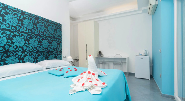 Guest House Emily Suites Sorrento, Забронировать Отель «постель и завтрак» СПА-отели Сорренто, рядом с Il Vallone dei Mulini, SPA-услуги