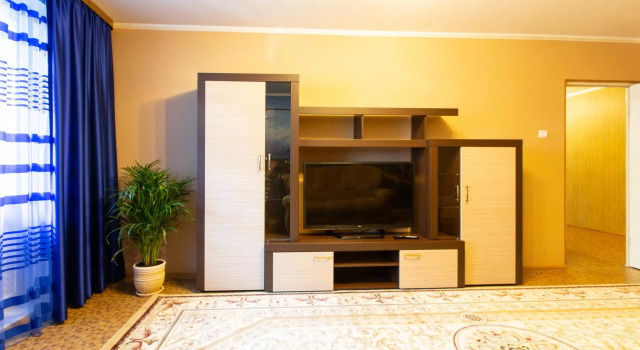 Day 24 in the 7th microdistrict 46, Prenota Appartamento Hotel a Tyumen Region con parcheggio, Parcheggio