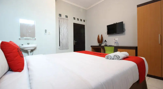 RedDoorz near STPN Jogja, Rezerwuj Hotel Sleman Yogyakarta Province