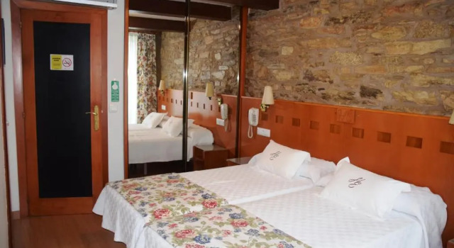 Двухместный номер Standard с балконом Hotel Entrecercas