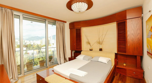 Апартаменты Presidential Luxury European Trade Center Apartment