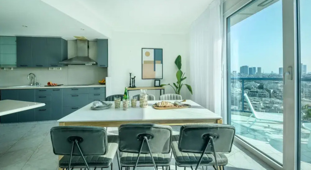 Awesome 2BR apt Balcony & pool access, Забронировать Апартаменты/квартира Отели Тель-Авива с парковкой, рядом с Пляж Иерусалим, Парковка