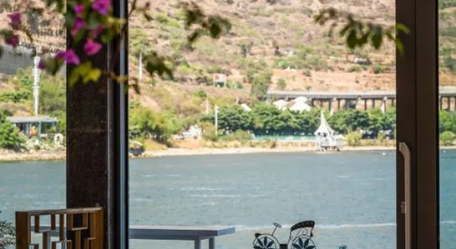 On the side of clear water, sunrise on the sea, waterfront and sea view vacation accommodation