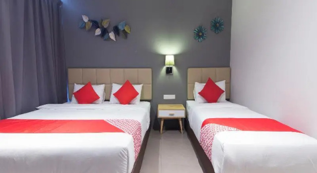 Трёхместный номер Superior Yootel Boutique Hotel