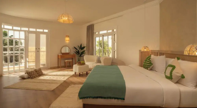 Люкс Executive с видом на бассейн Noya By Dhara Hotels